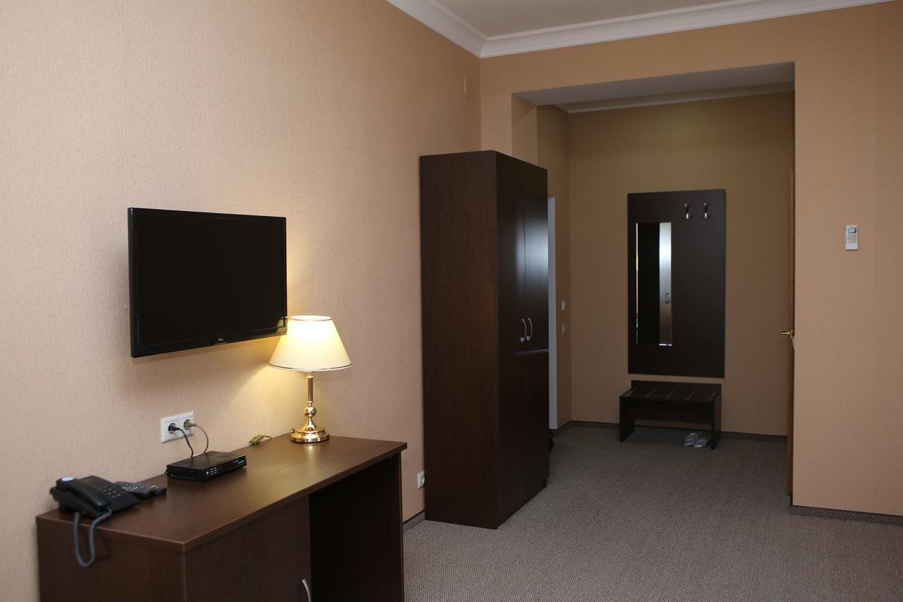 Hotel Aner Астана Екстериор снимка